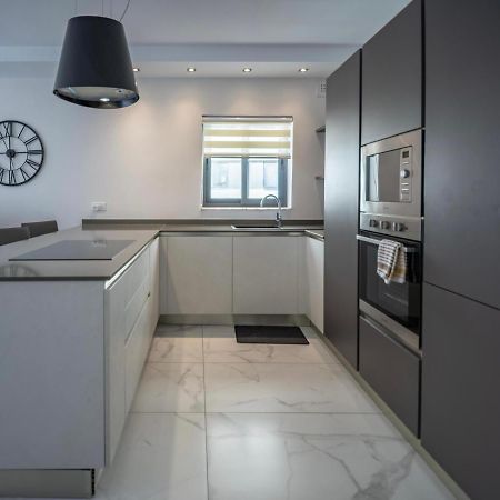 Seaside Luxury Apartment St. Paul's Bay Ngoại thất bức ảnh