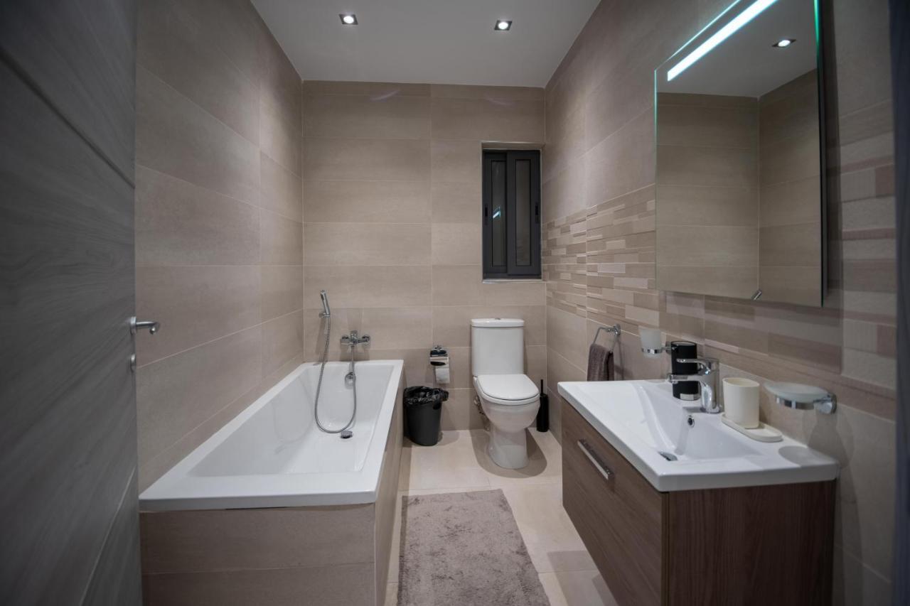 Seaside Luxury Apartment St. Paul's Bay Ngoại thất bức ảnh