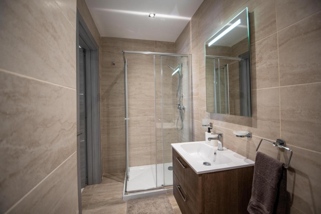 Seaside Luxury Apartment St. Paul's Bay Ngoại thất bức ảnh